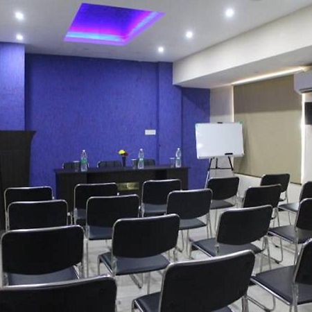Sm Regency Kochi Bagian luar foto