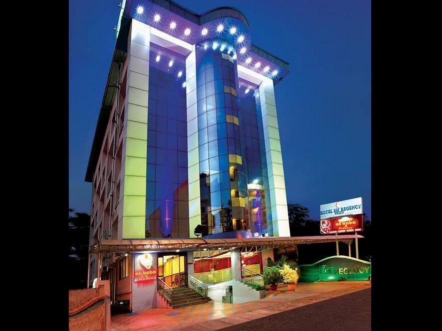 Sm Regency Kochi Bagian luar foto
