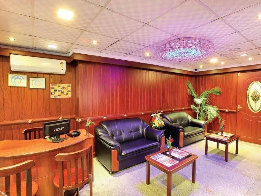 Sm Regency Kochi Bagian luar foto